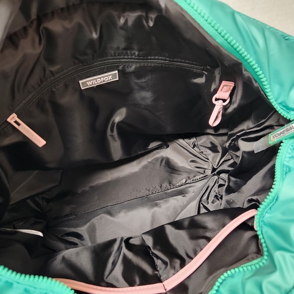 WILDFOX Lips Quilted Green Puffy Tote New - Picture 9 of 13